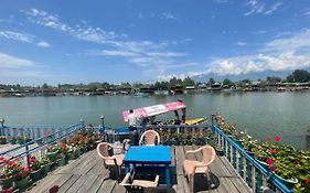Mossess Group Of Houseboats