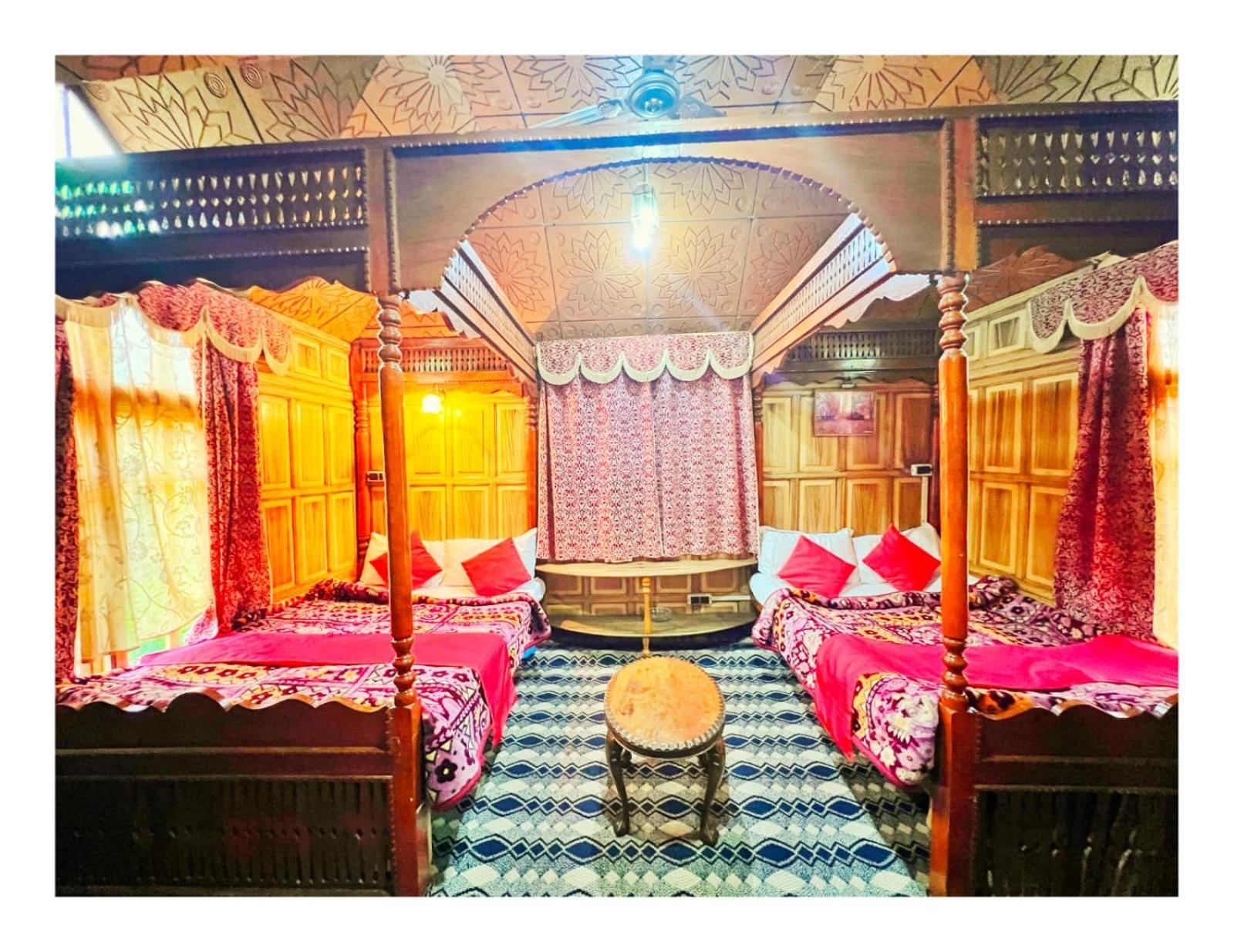 Mossess Group Of Houseboats Hotel Srinagar  Exterior photo