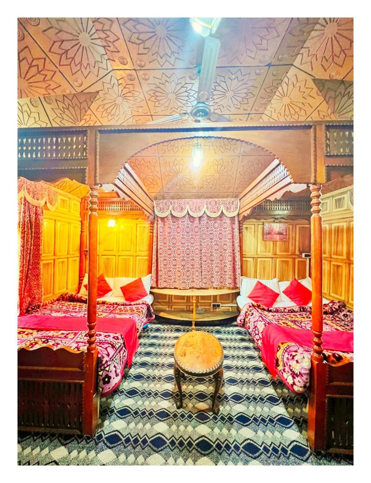 Mossess Group Of Houseboats Hotel Srinagar  Exterior photo