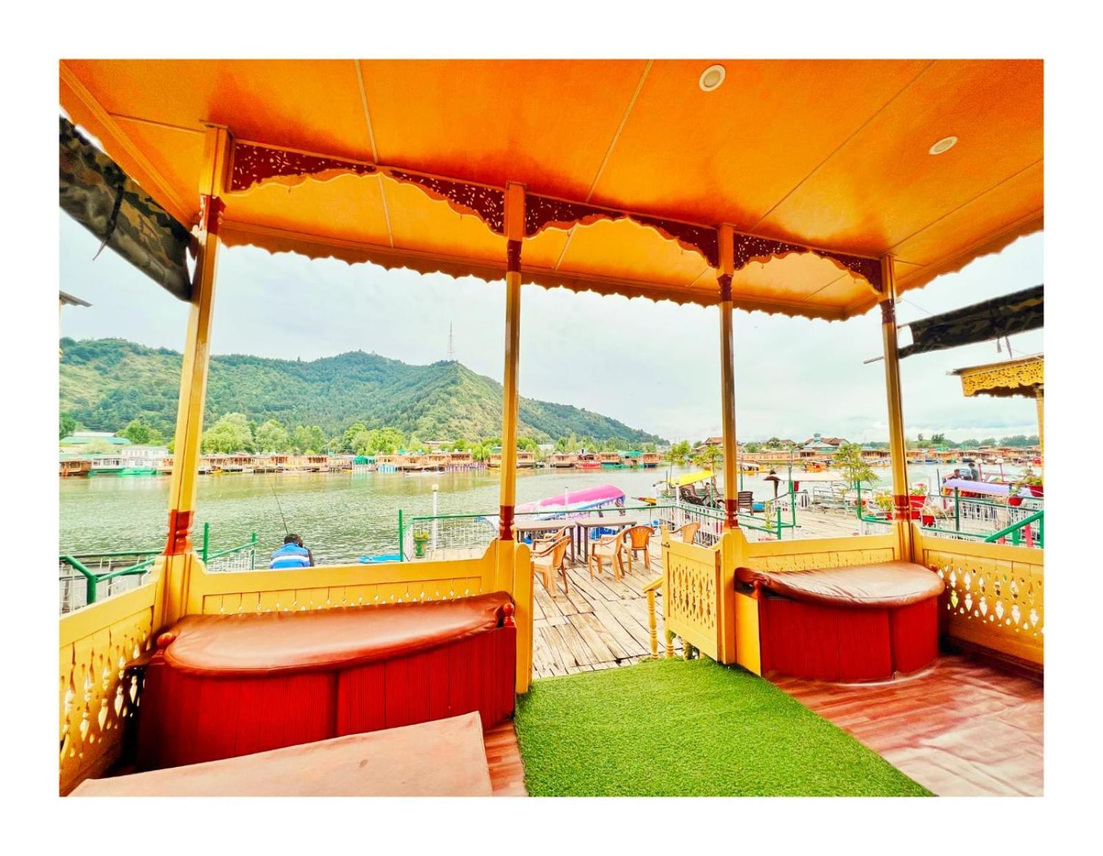 Mossess Group Of Houseboats Hotel Srinagar  Exterior photo