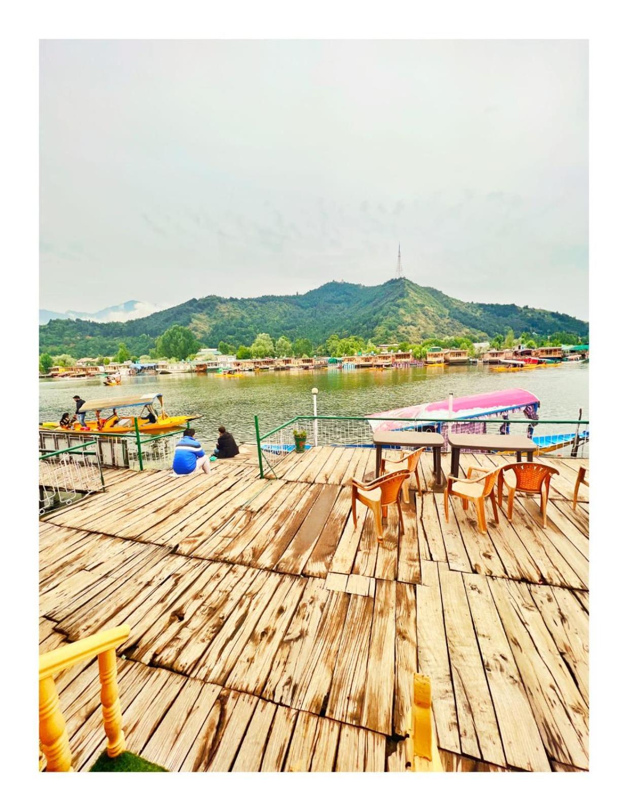 Mossess Group Of Houseboats Hotel Srinagar  Exterior photo