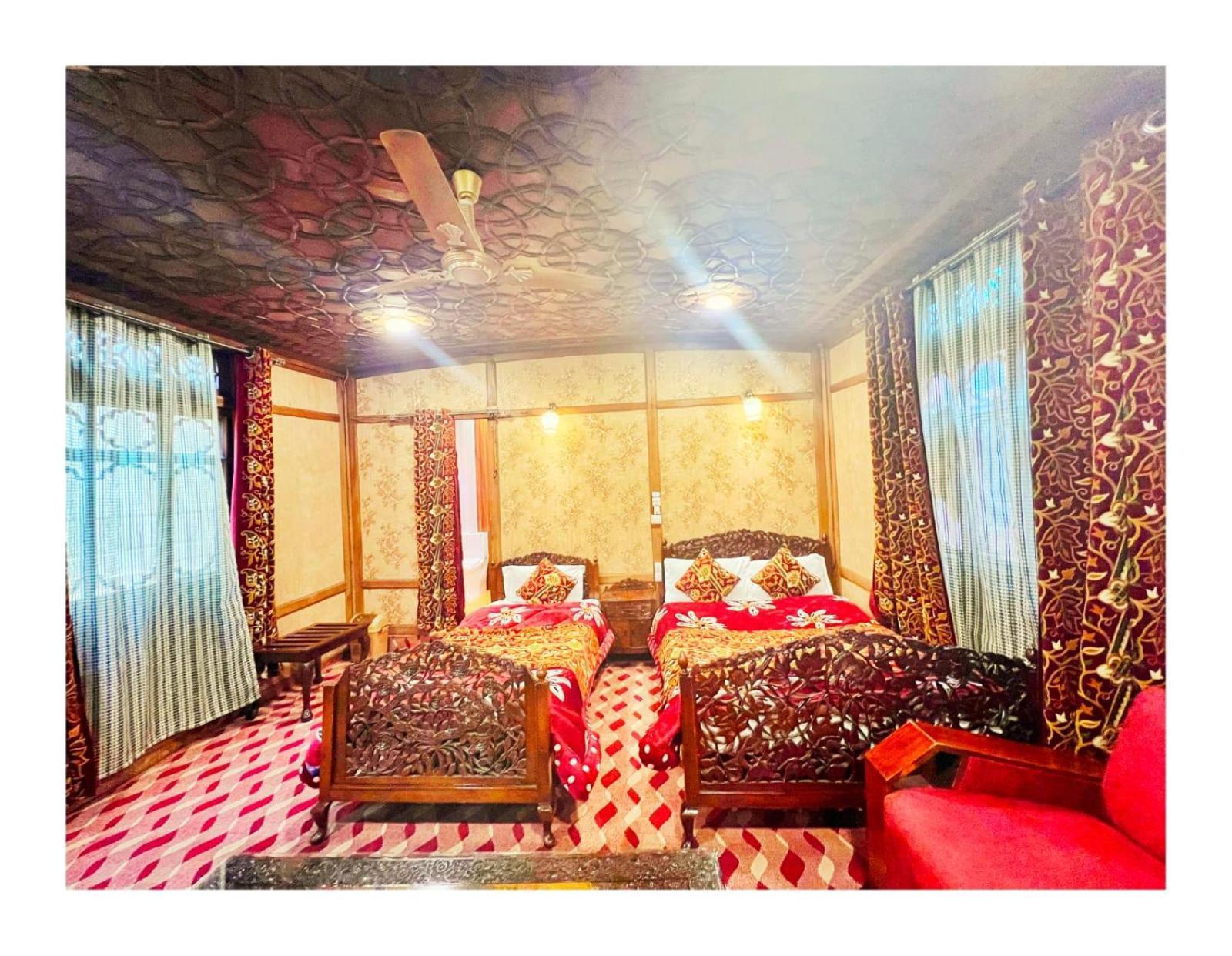 Mossess Group Of Houseboats Hotel Srinagar  Exterior photo