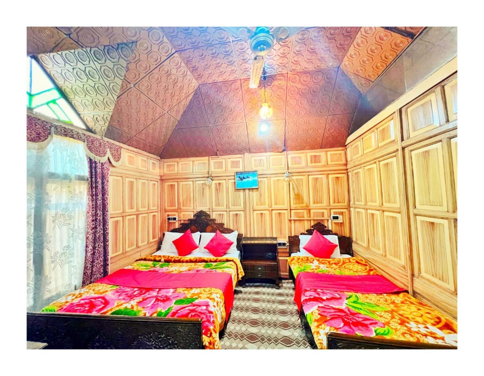 Mossess Group Of Houseboats Hotel Srinagar  Exterior photo