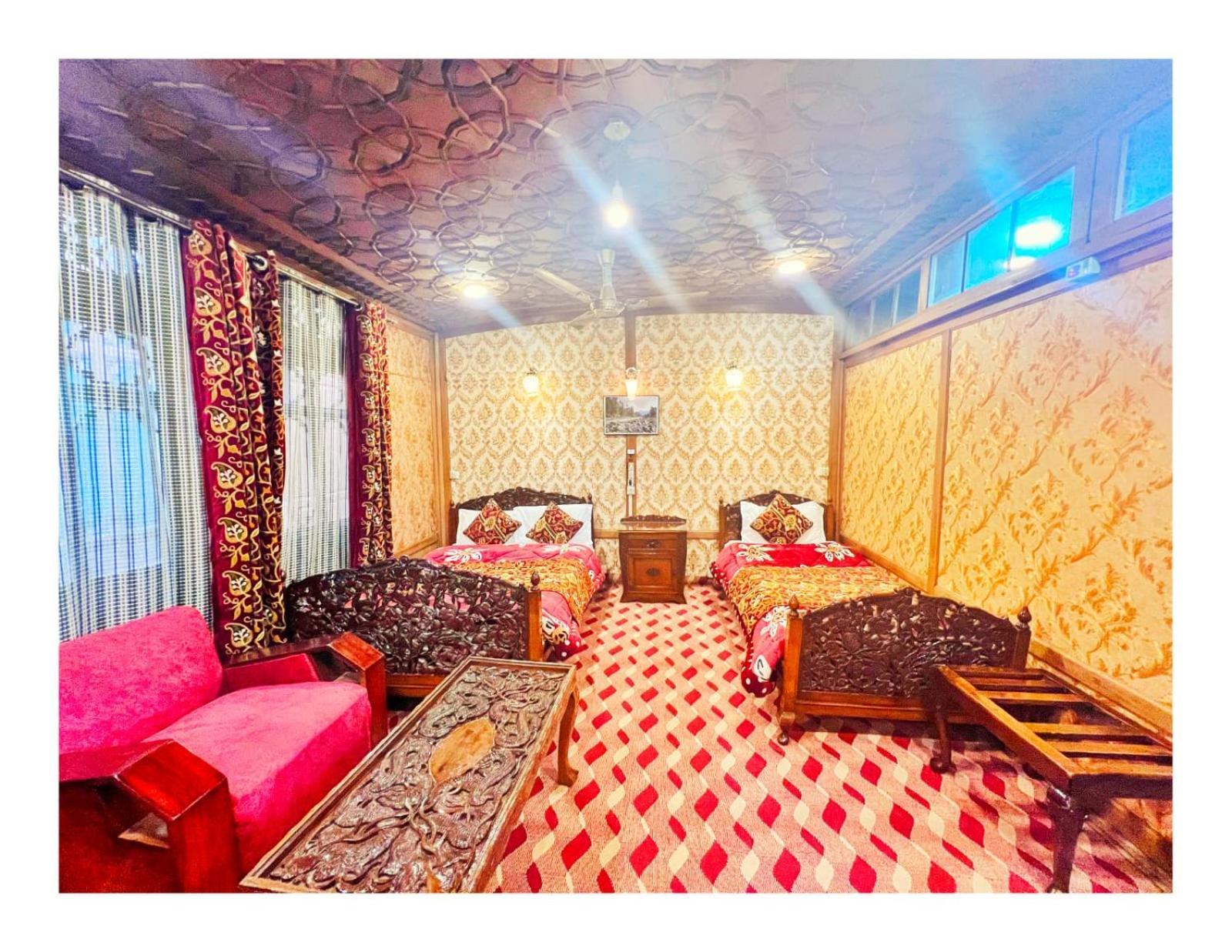 Mossess Group Of Houseboats Hotel Srinagar  Exterior photo