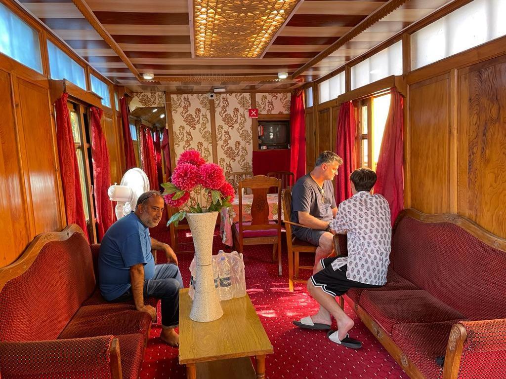 Mossess Group Of Houseboats Hotel Srinagar  Exterior photo