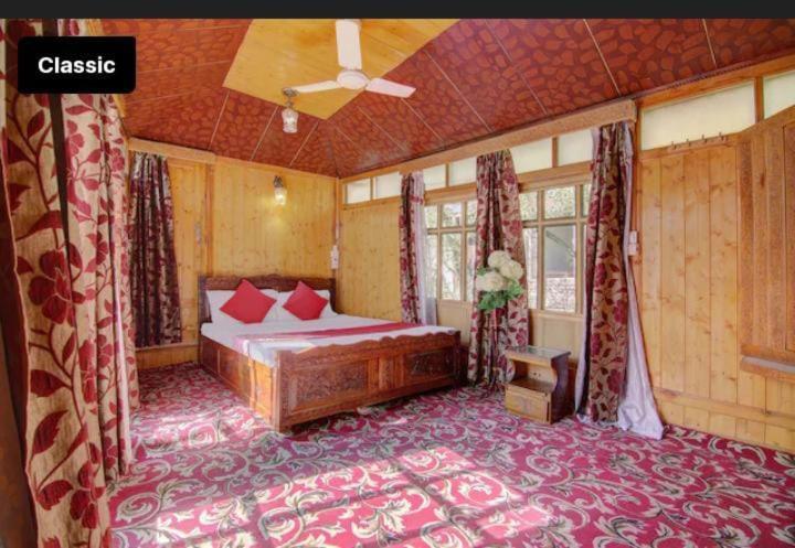 Mossess Group Of Houseboats Hotel Srinagar  Exterior photo
