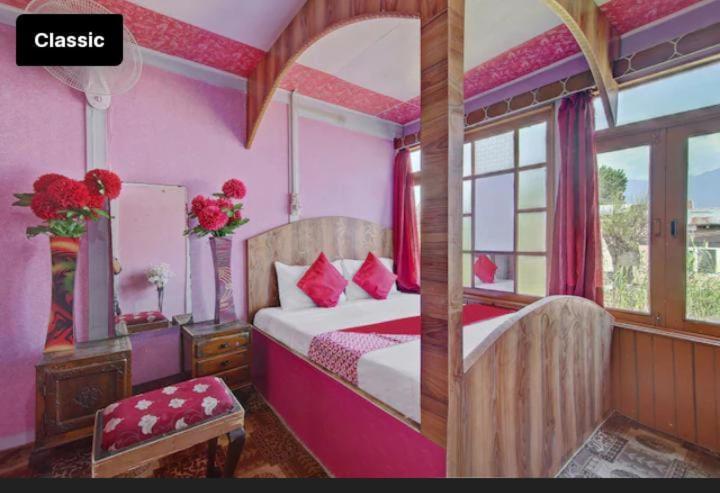 Mossess Group Of Houseboats Hotel Srinagar  Exterior photo