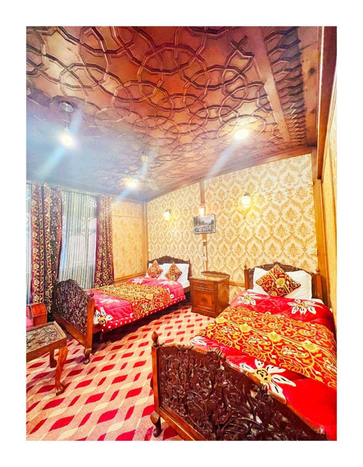 Mossess Group Of Houseboats Hotel Srinagar  Exterior photo